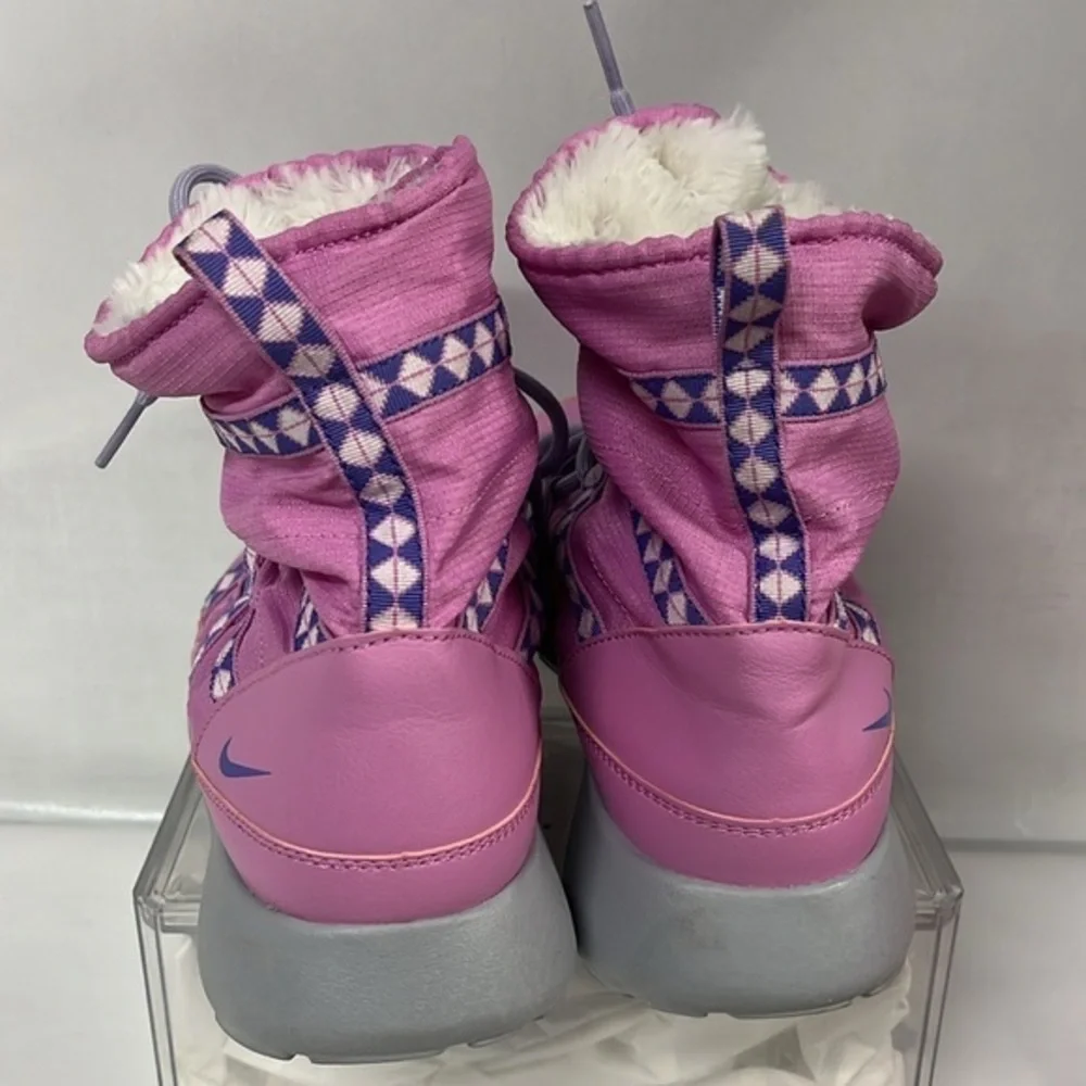 Nike Youth SZ 6 Fur Lined Pink Lace Up Boots‎